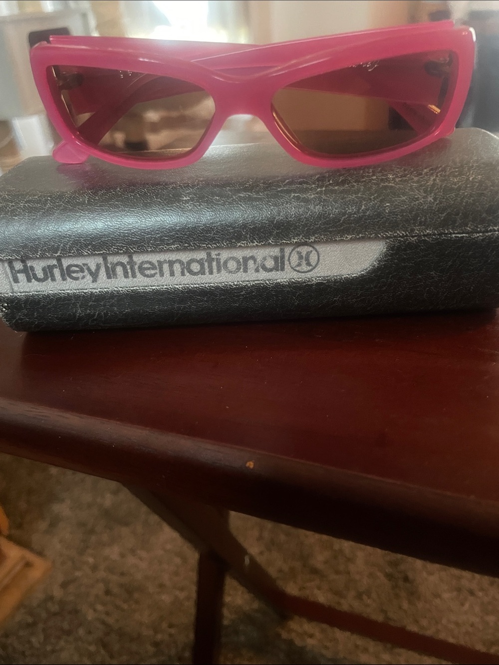 Girls Hurley Brand Hot Pink Rectangular Sunglasses with adorable & never worn
